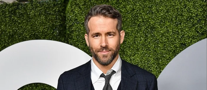 Райан Рейнольдс стреляет паутиной Человека-паука и косплеит Тора в трейлере нового шоу от Snapchat