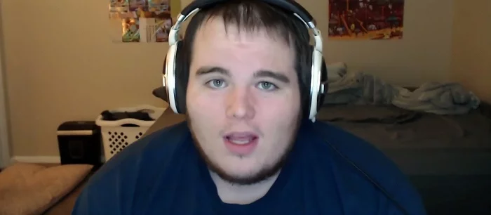 Twitch навсегда забанил толстого стримера за грязную трансляцию из бассейна. Похоже, это снова ошибка