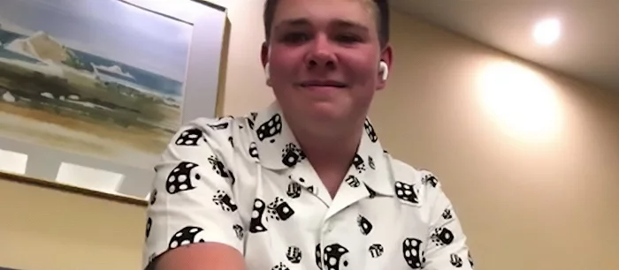 Twitch забанил стримера с 90 тыс. подписчиков из-за того, что он зарегистрировал канал еще в юном возрасте