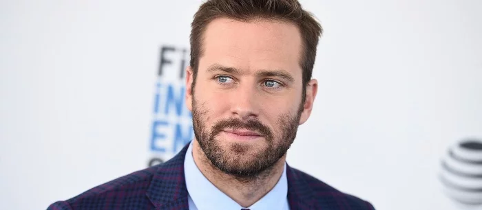 Актёр из «Социальной сети» уговаривал девушку удалить ребра, чтобы он мог их съесть