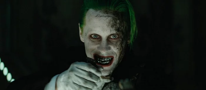 Художник показал мрачное будущее Бэтмена Бэна Аффлека и Джокера Джареда Лето в стиле старого комикса (арт)