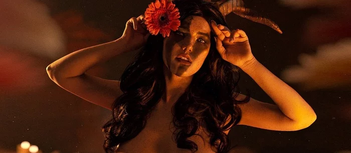 Российская красавица показала эротичный косплей суккуба из The Witcher 3. От такой чертовки не сбежать