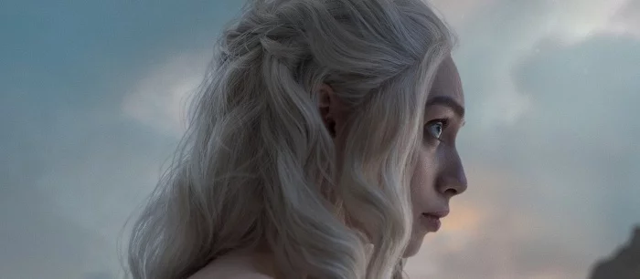 Русская красавица показала возбуждающий косплей на Дейенерис из «Игры престолов». Есть фото 18+