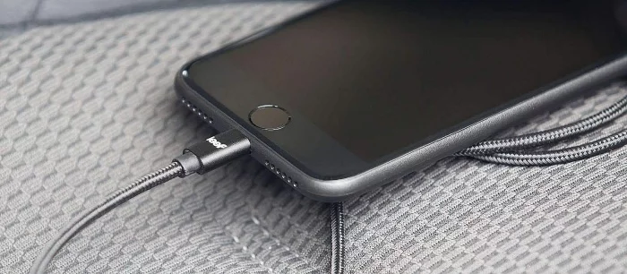 В Apple запатентовали особо прочный кабель зарядки. При этом толще он не станет
