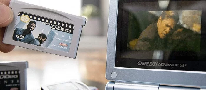 Блогер запустил «Довод» Кристофера Нолана на очень старой консоли. Для этого потребовалось 5 картриджей