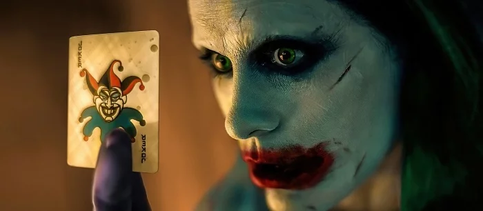 Джаред Лето вооружился автоматом в образе Джокера на новой фотографии «Лиги справедливости» Зака Снайдера