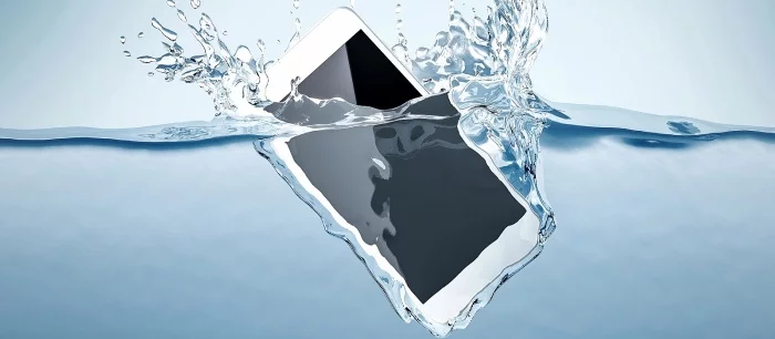 Мужчина нашел iPhone 11, который пролежал под водой 6 месяцев. Телефон все еще работает, и его вернули владелице (видео)