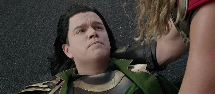 Новые фото со съемок «Тор: Любовь и гром» показали фейковых Локи и Тора от Мэтта Дэймона и Люка Хемсворта