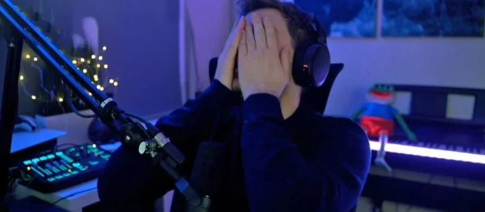 Популярного стримера дважды забанили на Twitch за игрой в шахматы. Все из-за приглашения от игрока с эротической картинкой