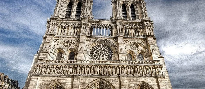 В Valheim игрок воссоздал красивейший собор Парижа. Но FPS упал до 12 кадров в секунду