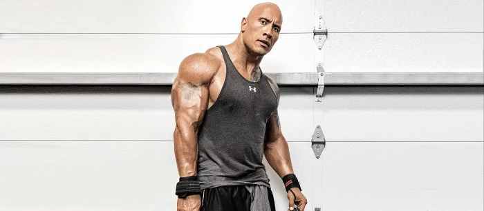 Дуэйн Джонсон показал свои огромные ноги для «Черного Адама» и стал героем теленовостей. К таким мышцам фанаты не были готовы