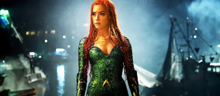 Эмбер Херд показала, как готовит свое тело к «Аквамену 2». На фото она в лосинах и топике