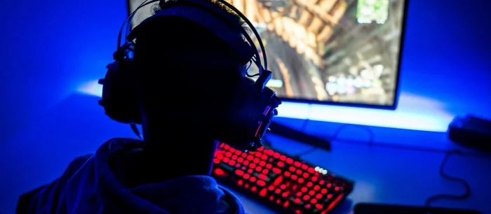 Топ-игрока забанили за читы прямо на стриме