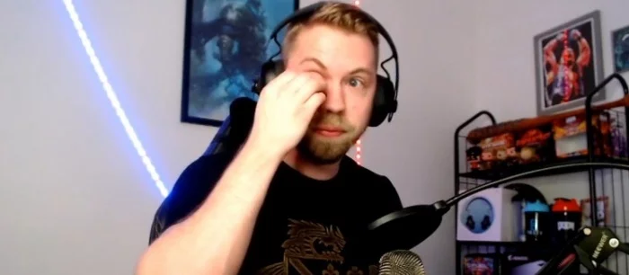 У Twitch-стримера в прямом эфире выпал глаз, когда он играл в Apex Legends