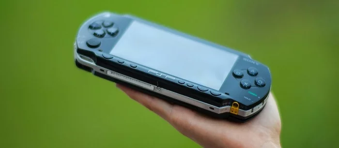 Вот как может выглядеть, по мнению дизайнера, современная портативная консоль Sony