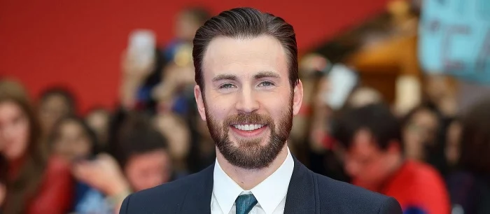 «Я делал вещи похуже» — Крис Эванс успокоил популярную певицу, которая написала ему пьяной