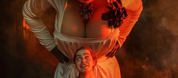 Косплей недели: леди Димитреску с большой грудью, полуобнажённая 2B и роскошная Морриган из Dragon Age