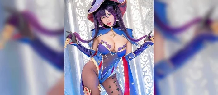 Модель показала обжигающий косплей сразу трёх персонажей из Genshin Impact