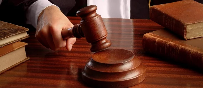 Парень случайно зашел на онлайн-заседание суда под ником «Тр*****щик жоп 3000» — видео