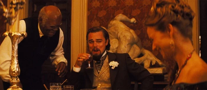 Первое фото нового фильма с Ди Каприо взорвало Twitter. Люди шутят про неузнаваемость актера