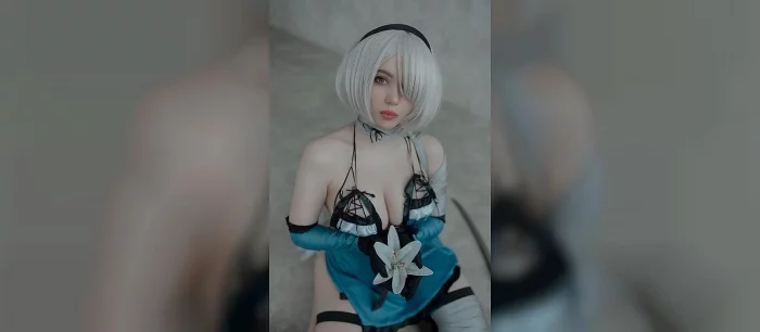 Сексуальная москвичка показала эротичный косплей 2B в костюме Кайнэ из Nier Automata