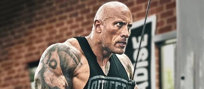 Скала выложил новое фото, на котором показал, как накачался для «Черного Адама»