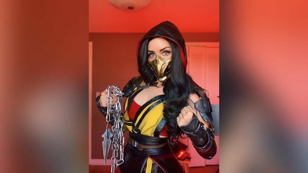 Красивая косплеерша показала, что если бы Скорпион из Mortal Kombat 11 был  девушкой