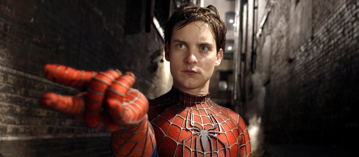 Художник показал сцену из отмененного «Человека-паука 4» с Тоби Магуайром. В ней героя почти убивает Стревятник