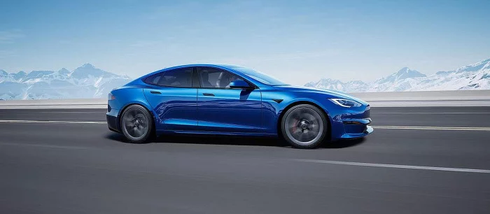 Илон Маск показал новую Tesla, которая умеет запускать Cyberpunk 2077 на 60 FPS