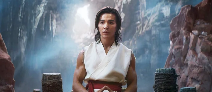 Лю Кан из «Мортала Комбата» внезапно показал себя голым. Его зауважали еще больше