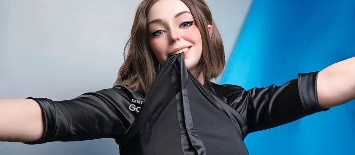 Россиянка с большой грудью показала косплей анимешной помощницы Samsung, которая возбудила интернет