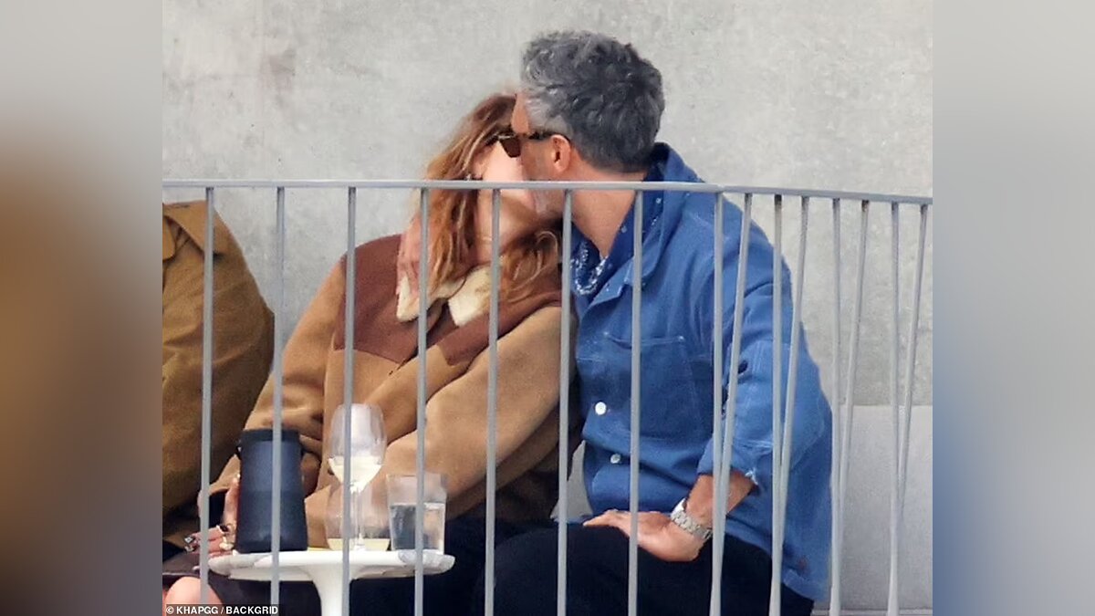 Taika waititi polyamory