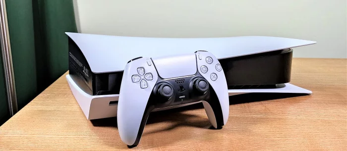 «Эльдорадо» открыла предзаказ на PlayStation 5 с дополнительным геймпадом Dualsense