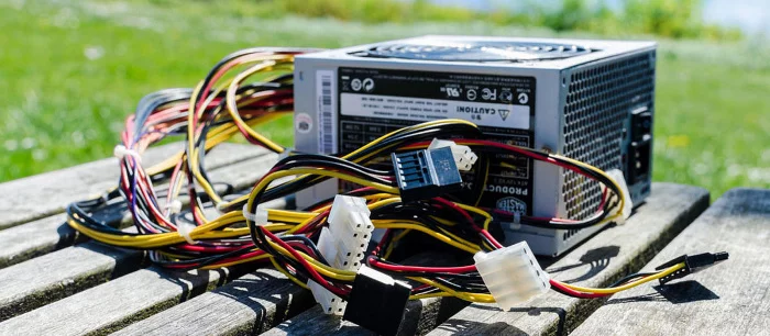 Gigabyte подготовила необычный блок питания — на нём можно посмотреть кино