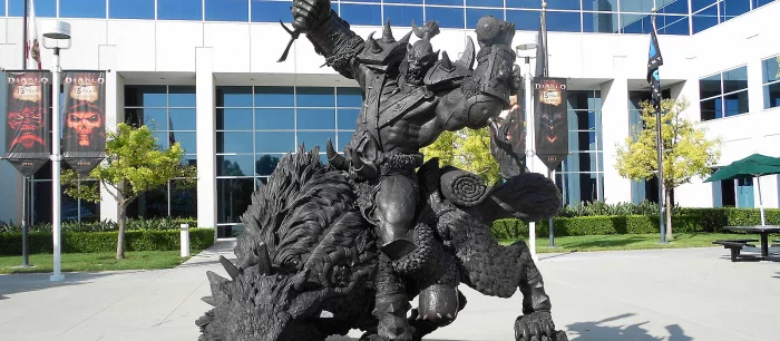 Напивались и приставали к женщинам: на Activision Blizzard подали в суд за сексуальные домогательства