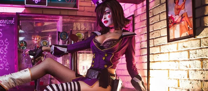 Neo Geisha, пышногрудая и длинноногая копия Эльвиры, Повелительницы тьмы. Эксклюзивное фото и рассказ девушки о фотографе-извращенце