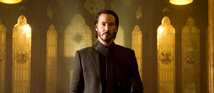 Веселый Киану Ривз на съемках «Джона Уика 4»: в сети появились фотографии со съемок боевика