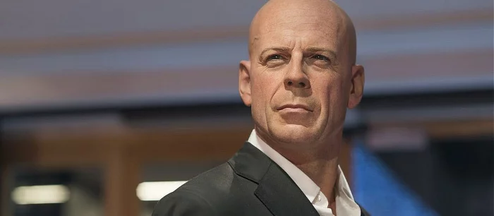 «Крепкий орешек» Брюс Уиллис прочитал стихотворение на русском из «Брата 2». Но в соцсетях сомневаются, что это правда