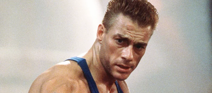 Жан-Клод Ван Дамм внезапно показал себя в образе персонажа Street Fighter, которого он играл в 90-х