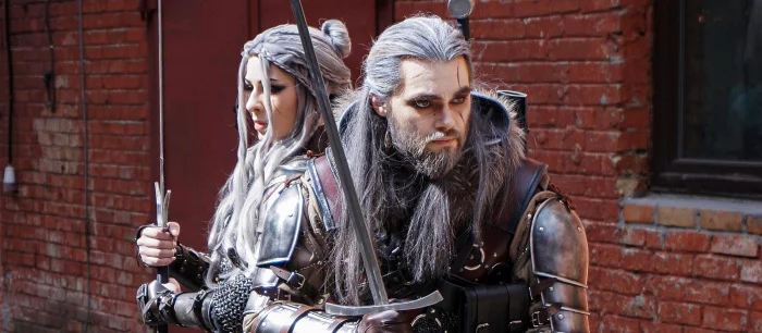 Фанат Witcher 3 и его жена, которые воссоздали настоящие доспехи Геральта и Цири, взяли главный приз на украинском Comic-Con