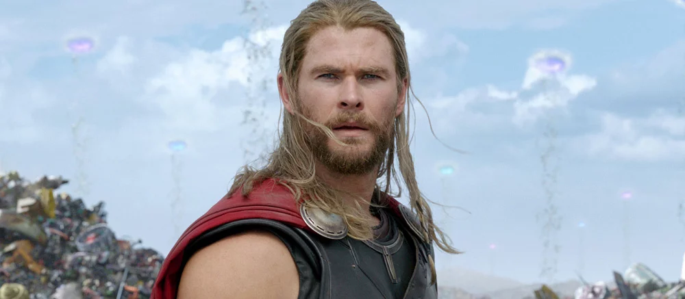 «Любой старый дурак может накачать пресс». Пауэрлифтер похвалил Тора из God of War: Ragnarok — а заодно пристыдил Криса Хемсворта