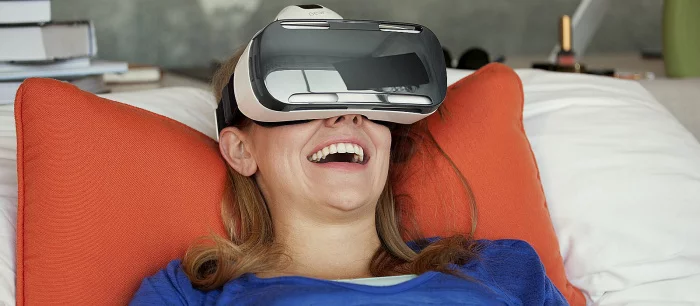 В Японии разрабатывают VR-шлем, в котором удобно лежать в кровати