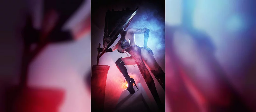 Девушка показала сексуальный косплей Пирамидоголового из Silent Hill 2. От такого босса вряд ли бы кто-то убегал