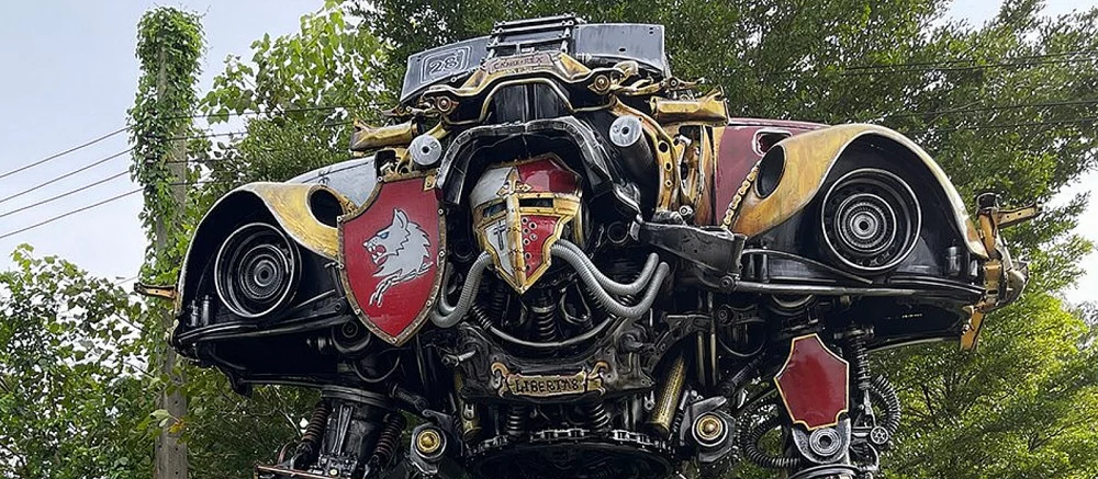 Фанаты собрали гигантского имперского рыцаря из Warhammer 40,000. Он весит несколько тонн и светится по ночам