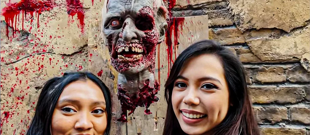 На прохожих напали зомби и обрызгали кровью — это пранк от разработчиков Call of Duty: Vanguard