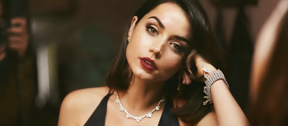 На видео показали, как голливудская красавица Ана де Армас тренировалась к фильму про Бонда. Это заинтересовало Кодзиму