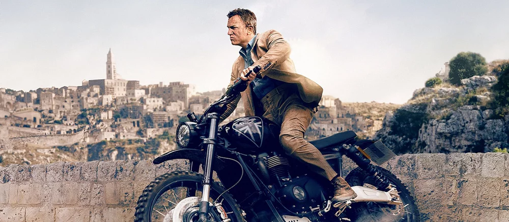 Обзор фильма «Не время умирать». Как Агент 007 стал сильной независимой афробританкой