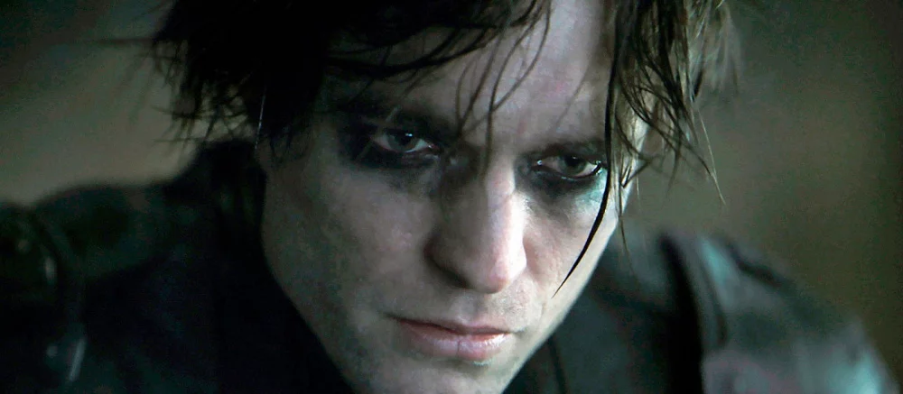 Появились новые атмосферные постеры «Бэтмена» — на них показали Тёмного рыцаря и Загадочника