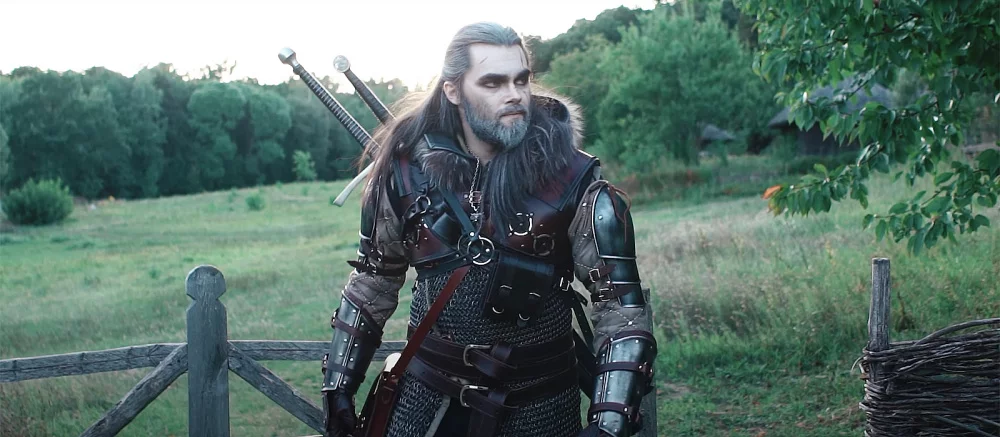 Украинец перевоплотился в Геральта и показал себя в настоящем Гроссмейстерском доспехе Школы Медведя из The Witcher 3
