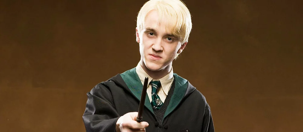 Драко Малфой внезапно переоделся в Гарри Поттера и показал, как он выглядит в этом образе